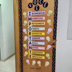 Porta de Acolhida - Acróstico - Decoração Escolar - Pedagogia de Ideias Porta de Acolhida - Acróstico - Decoração Escolar