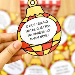 Enfeite de Natal com pergunta sobre Papai Noel.
