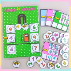Material didático de subtração com números e carros coloridos para educação infantil.