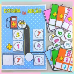 Jogo de adição com cartas e tabuleiro educativo para crianças.