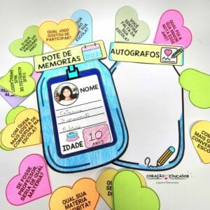 Imagem ilustrativa do Pote de Memórias, incluindo flipbook, adesivo personalizável, corações com perguntas reflexivas, corações em branco e lembrancinha para atividades socioemocionais.