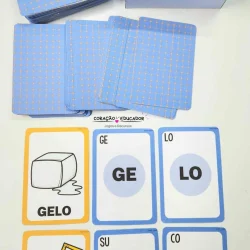 Jogo educativo de cartas para aprender sílabas com imagens coloridas.