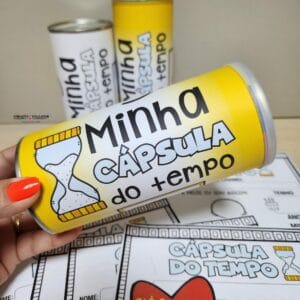 Cápsula do Tempo educativa com moldes e atividades criativas para registrar sonhos, metas e autorretratos de alunos para reabrir no futuro.