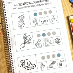 Atividade educativa com desenhos de frutas, animais e objetos para consciência fonológica.