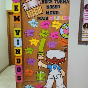 Porta Afetiva - Edição Cores: decoração colorida e personalizada para salas de aula, com nomes dos alunos e mensagem de acolhimento.