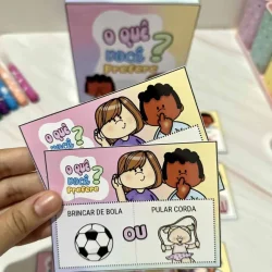 Cartas de jogo com perguntas e opções de resposta para crianças.