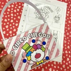 Lembrancinha de papel com tema de circo para atividades infantis.