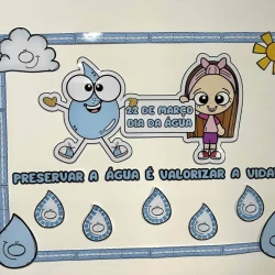 Personagem de água sorridente com criança e elementos de clima.