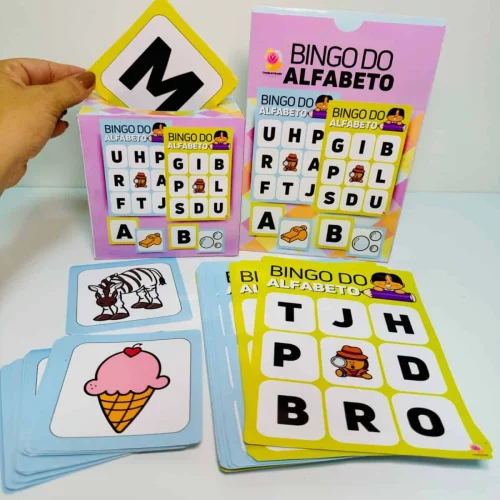 Jogo do alfabeto com letras e imagens para crianças.