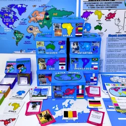 Caixa-múndi com mapas de continentes e objetos educativos.