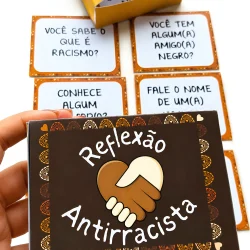 Jogo de cartas com perguntas sobre racismo e amizade para reflexão antirracista.
