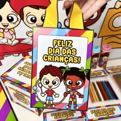 Miniatura de uma sacola de presente com tema de Dia das Crianças.