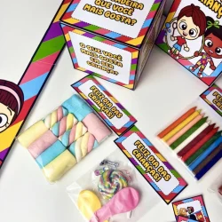 Brinquedos coloridos e doces para comemorar o Dia das Crianças.