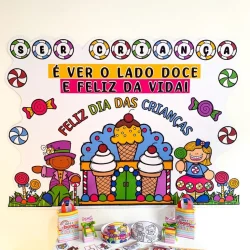 Decoração colorida de Dia das Crianças com cupcakes e doces.