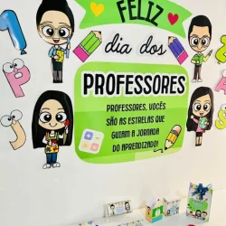Ilustração comemorativa do Dia dos Professores com personagens e mensagem de gratidão.