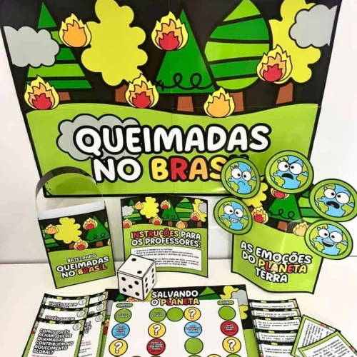 Jogo educativo sobre queimadas no Brasil com cartas e tabuleiro colorido.
