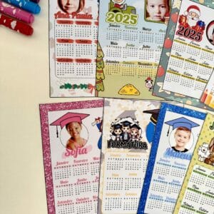 Calendário 2025 editável no Canva! Personalize com fotos das crianças. Inclui 11 modelos e tutorial prático. Um presente único e especial! 📅✨