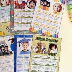 Calendário 2025 editável no Canva! Personalize com fotos das crianças. Inclui 11 modelos e tutorial prático. Um presente único e especial! 📅✨