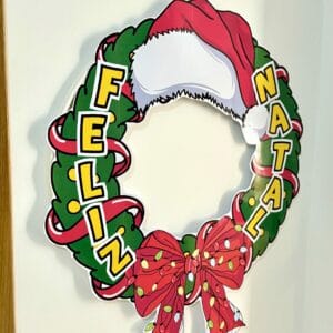 Decoração para bambolê temática de Natal! Ideal para fotos e eventos escolares. Prática, criativa e perfeita para um Natal inesquecível. 🎄