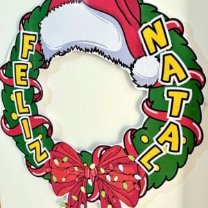 Decoração para bambolê temática de Natal! Ideal para fotos e eventos escolares. Prática, criativa e perfeita para um Natal inesquecível. 🎄