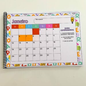 Calendário Datas Comemorativas 2025 com espaço para planejamento escolar e anotações.