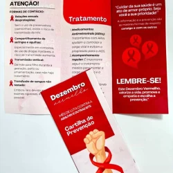 Material informativo sobre HIV/AIDS e prevenção do Dezembro Vermelho.