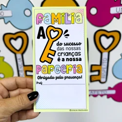 Cartão de convite com mensagem de amor e parceria familiar.