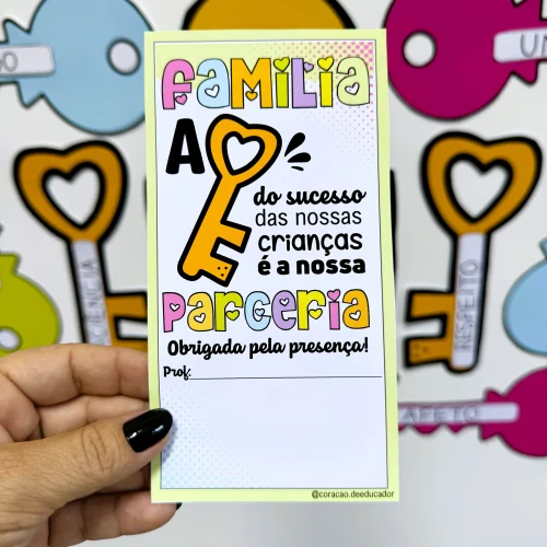 Cartão de convite com mensagem de amor e parceria familiar.