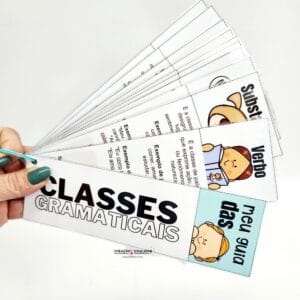 Jogo educativo Gramática em Ação com plaquinhas das classes gramaticais, frases destacadas e materiais para aulas interativas e divertidas.