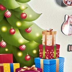 Decoração natalina com árvore, presentes e fotos de crianças.