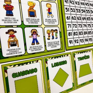 Organize sua sala de aula com o Kit Safari! Inclui alfabetos, numerais, cartazes e painéis. Ideal para criar um ambiente divertido e acolhedor! 🐾🌿