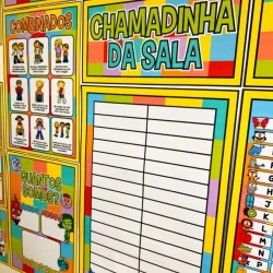 Quadro de avisos colorido com atividades e personagens infantis.