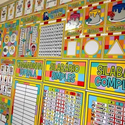 Quadro de atividades educativas com cores vibrantes e figuras para sala de aula.