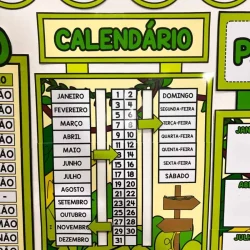 Calendário escolar com tema safari para sala de aula.