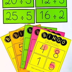 Cartelas de bingo com operações de divisão para crianças.