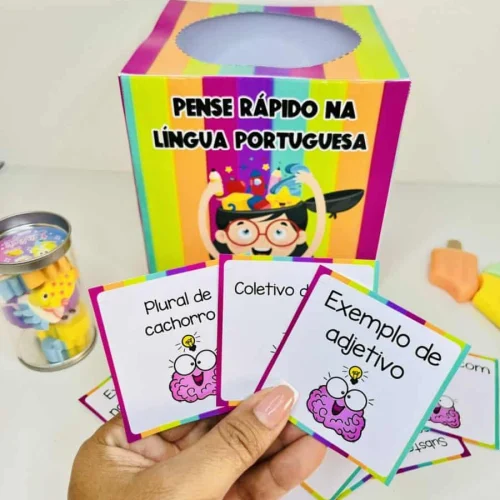 Jogo educativo para aprender português com cartas coloridas.
