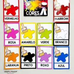 Cartazes de cores com peças de quebra-cabeça e tinta para pintura.
