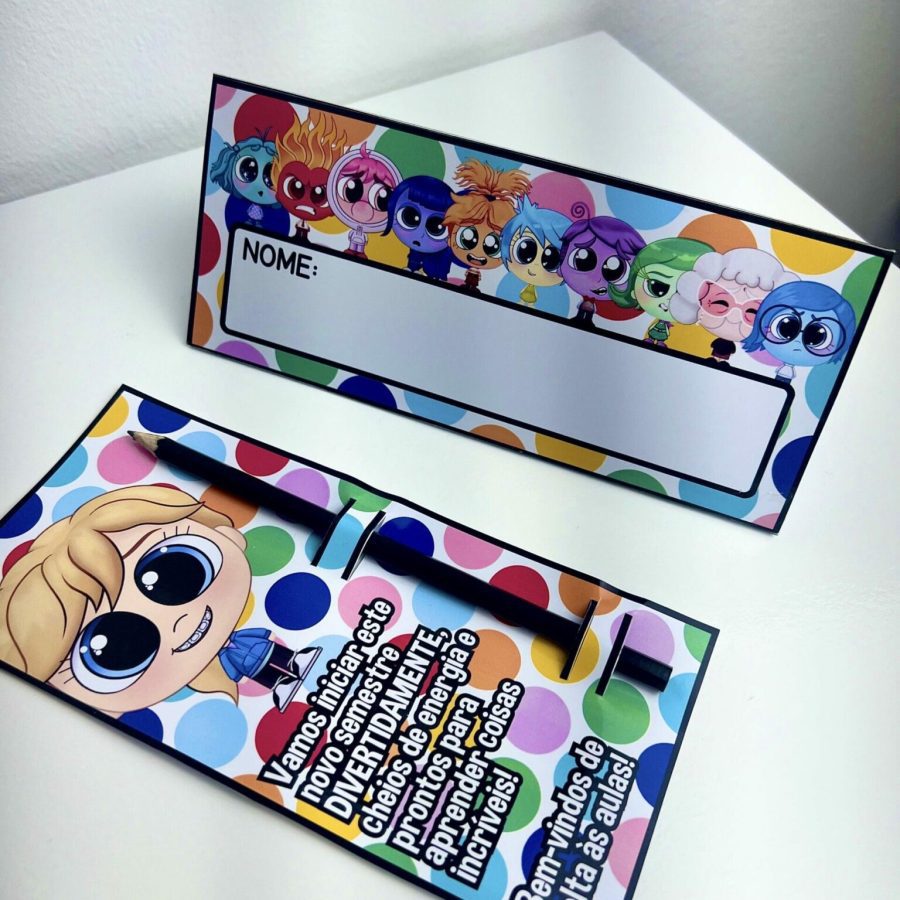 Crachá de Mesa e Porta-Lápis - Volta às Aulas Divertidamente - Volta às Aulas - Pedagogia de Ideias Crachá de Mesa e Porta-Lápis - Volta às Aulas Divertidamente - Volta às Aulas