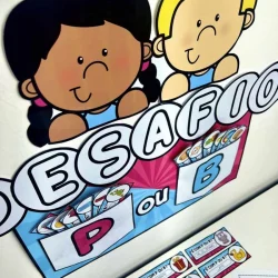 Desenho de duas crianças com letras e cores para atividades educativas.