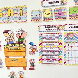 Material de ensino com formas, palavras mágicas e calendário para crianças.