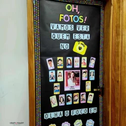 Painel de fotos com crianças e professores na escola.