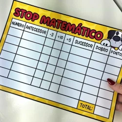 Jogo de tabuleiro educativo para aprender matemática de forma divertida.