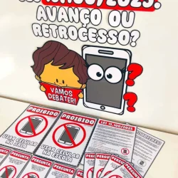 Ilustração de celular com olhos e perguntas sobre restrição na escola.