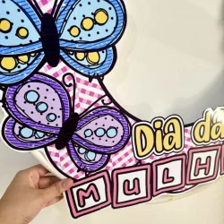 Decoração de borboletas coloridas para o Dia da Mulher.