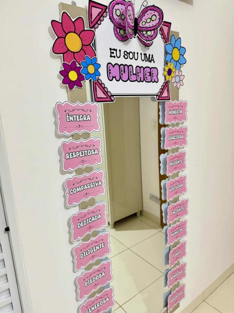 Decoração de Espelho com Afirmações Femininas — foto 5
