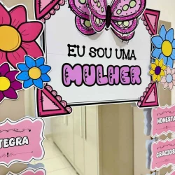 Decoração de parede com mensagem de empoderamento feminino.