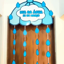 Decoração de chuva com gotas azuis para o Dia da Água.