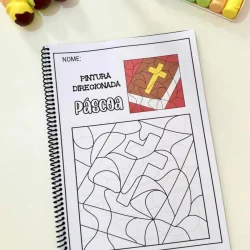 Atividade de pintura com tema de Páscoa e cruz para crianças.