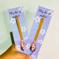 Lembrancinhas com mensagem de homenagem ao Dia da Mulher.