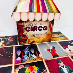 Caixa decorada com tema de circo e fotos de shows e artistas.